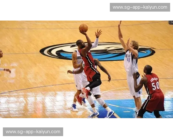 巅峰对决，传奇再续：小牛vs热火总决赛3，一场永载史册的经典！