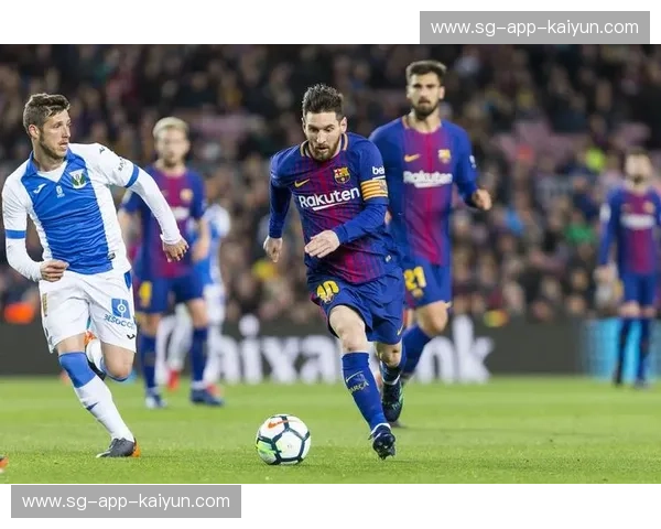 里昂vs巴萨：绿茵场上的宿命对决，足球之魂的燃烧之夜